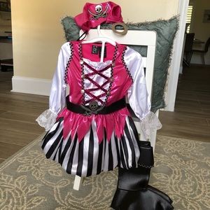 🎉 SOLD 🎉 Pirate Girl Costume Size 3T